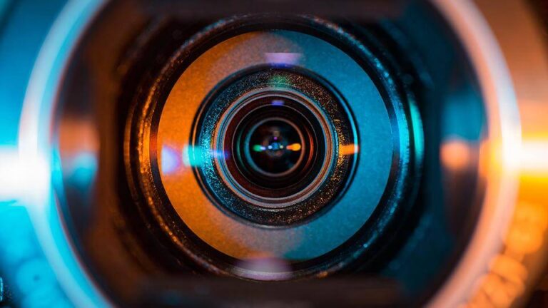 What Camera Lens is Closest to the Human Eye? - Camera Snipe