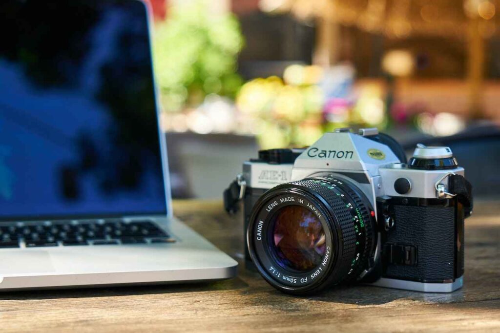 how to connect dslr camera to laptop